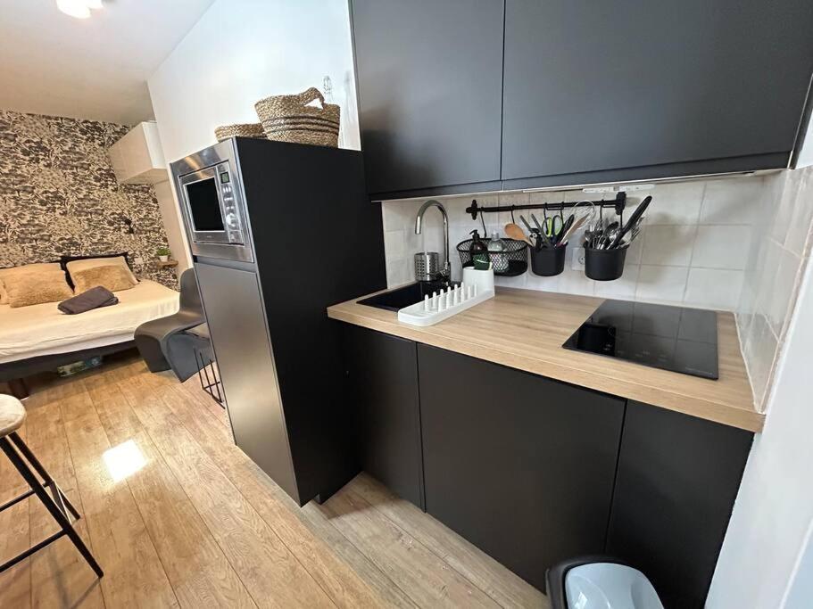 Fully Renovated For 2 * Parijs