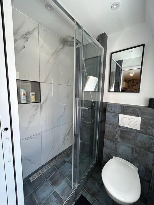 Fully Renovated For 2 Parijs